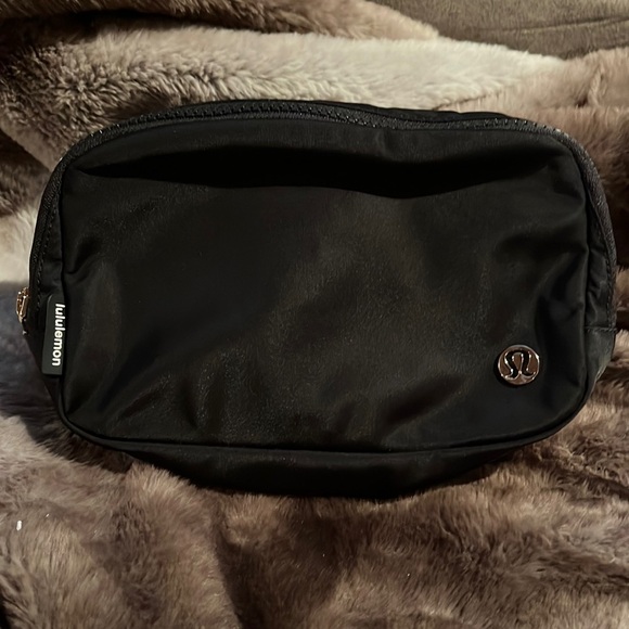 Lululemon Belt Bag - Picture 1 of 3